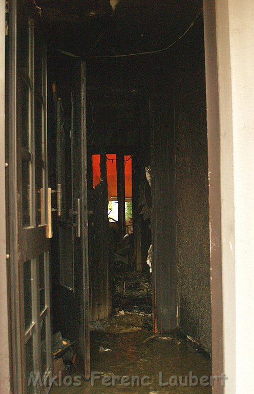 Feuer 3 Reihenhaus komplett ausgebrannt Koeln Poll Auf der Bitzen P223.JPG